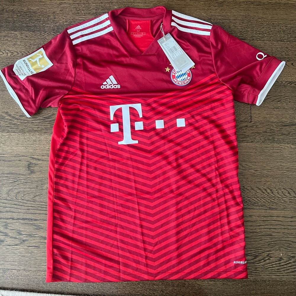NWT FC Bayern Munich Robert Lewandowski Jersey size Medium